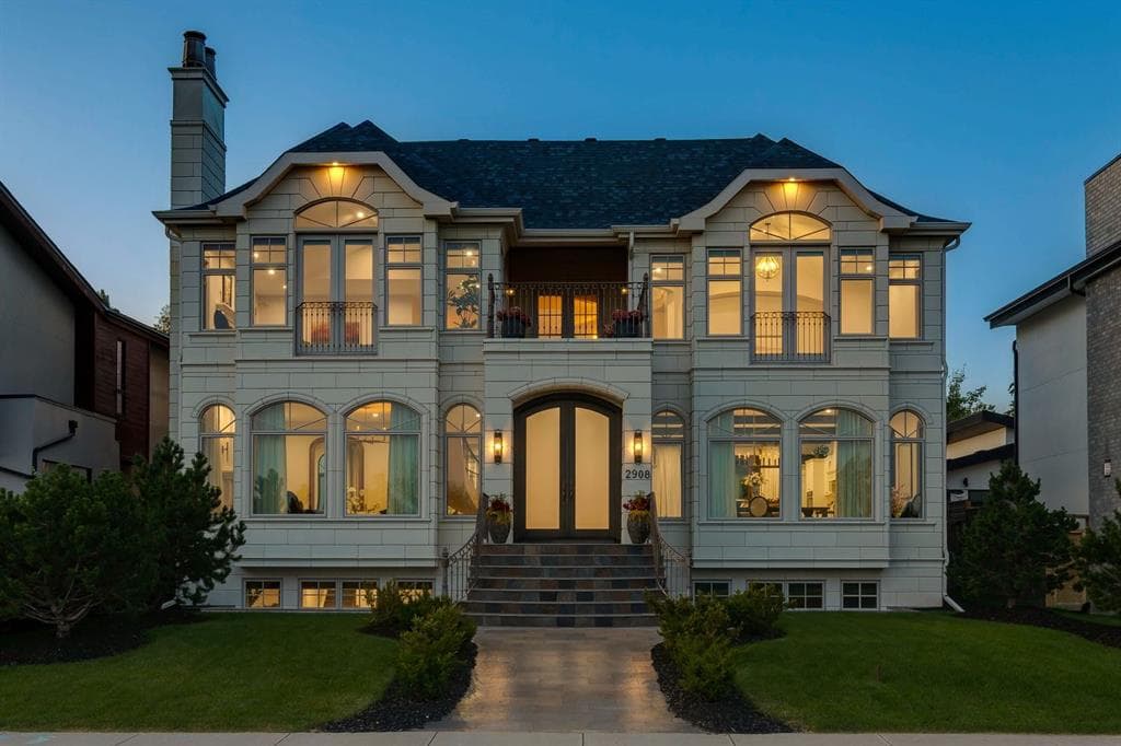 2908 Toronto Crescent NW — photo 1