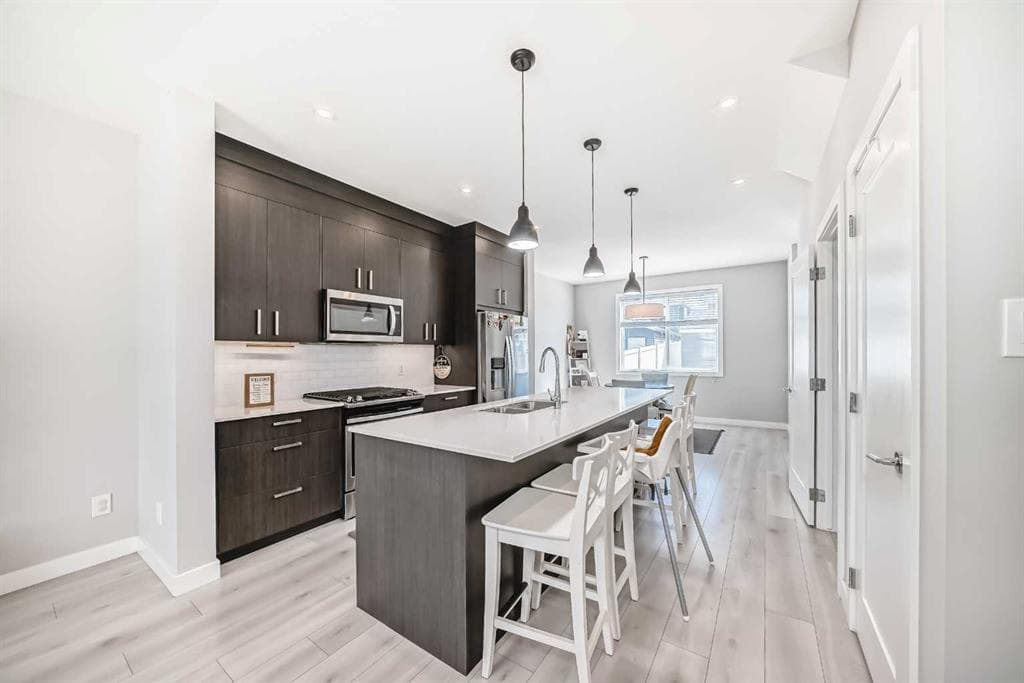 120 CHELSEA Drive — photo 1
