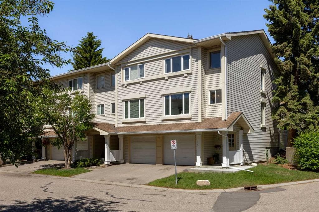 3-bed Townhouse for sale at 723 Queenston Terrace SE, Calgary