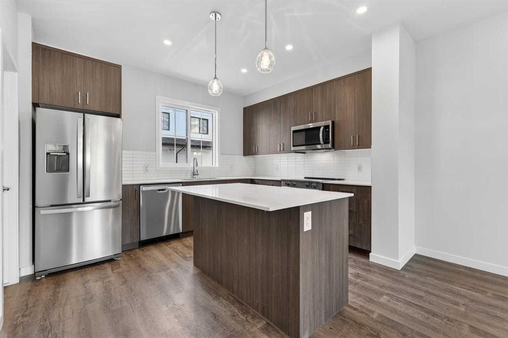 172 Hotchkiss Common SE — photo 1