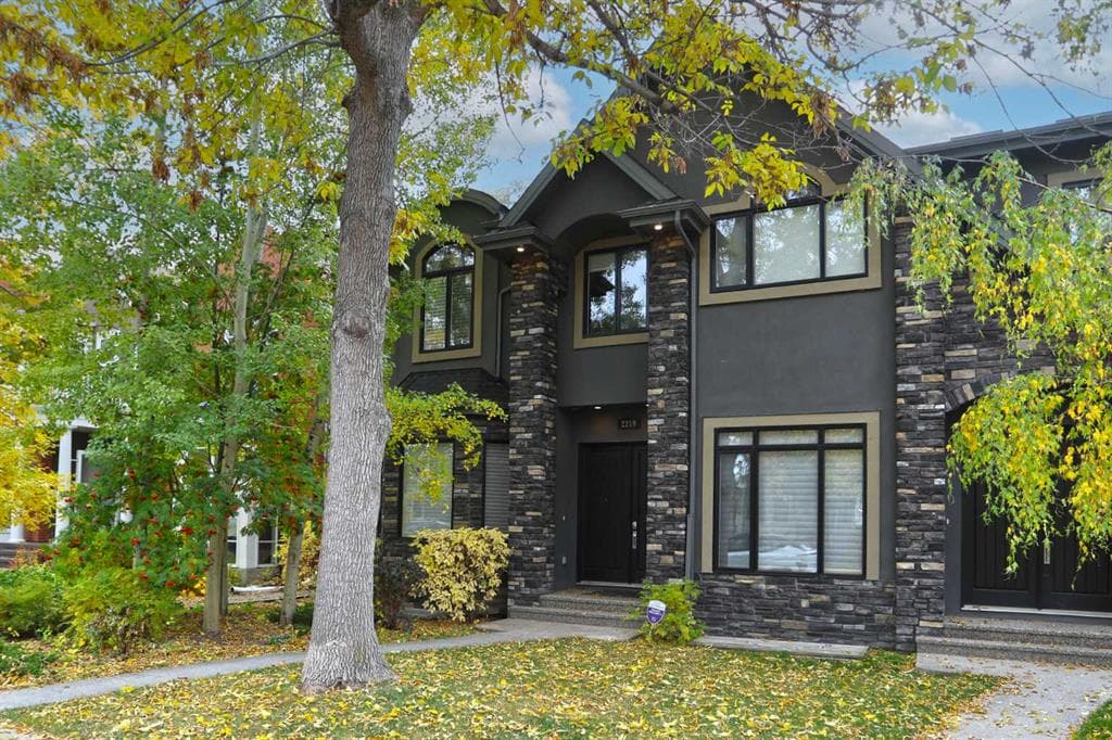4-bed Semi-detached for sale at 2219 2 Avenue NW, Calgary