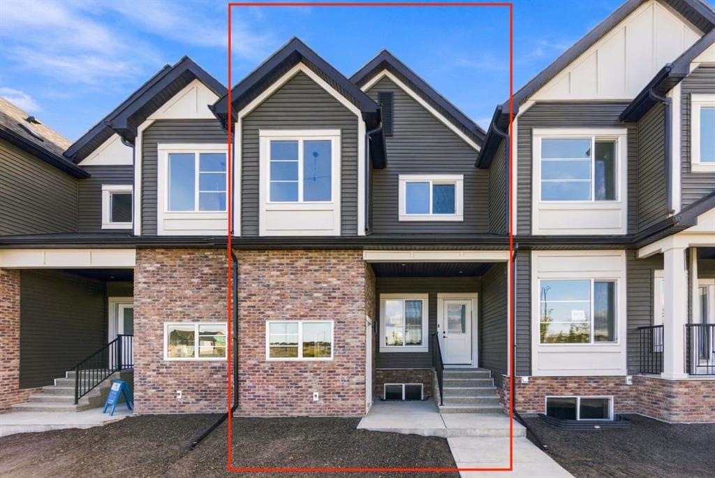 3-bed Townhouse for sale at 1223 Lanark Boulevard SE, Airdrie