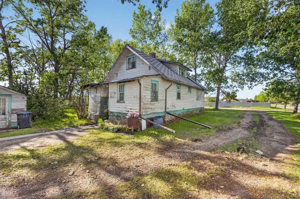 4-bed Detached for sale at 1701 18 Avenue, Didsbury