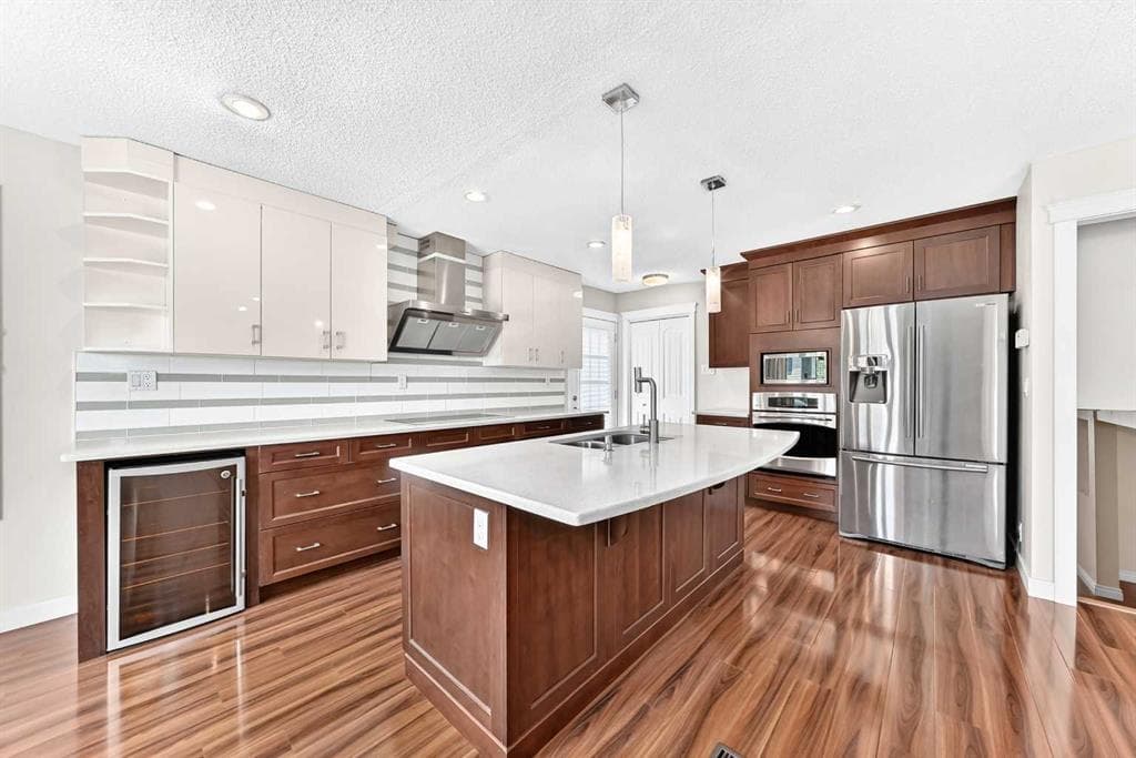 4-bed Detached for sale at 136 Midlawn Close SE, Calgary