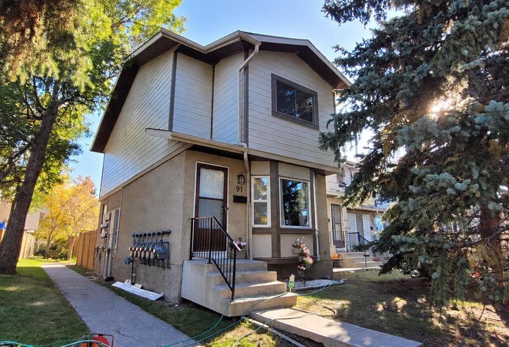 3-bed Townhouse for sale at 91 Deerfield Drive SE, Calgary