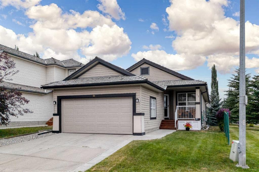 3-bed Detached for sale at 22 Glensummit Close, Cochrane