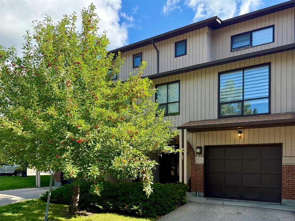 3-bed Townhouse for sale at 58 Canterbury Gardens SW, Calgary