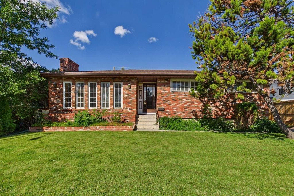 4-bed Detached for sale at 5 Chisholm Crescent NW, Calgary