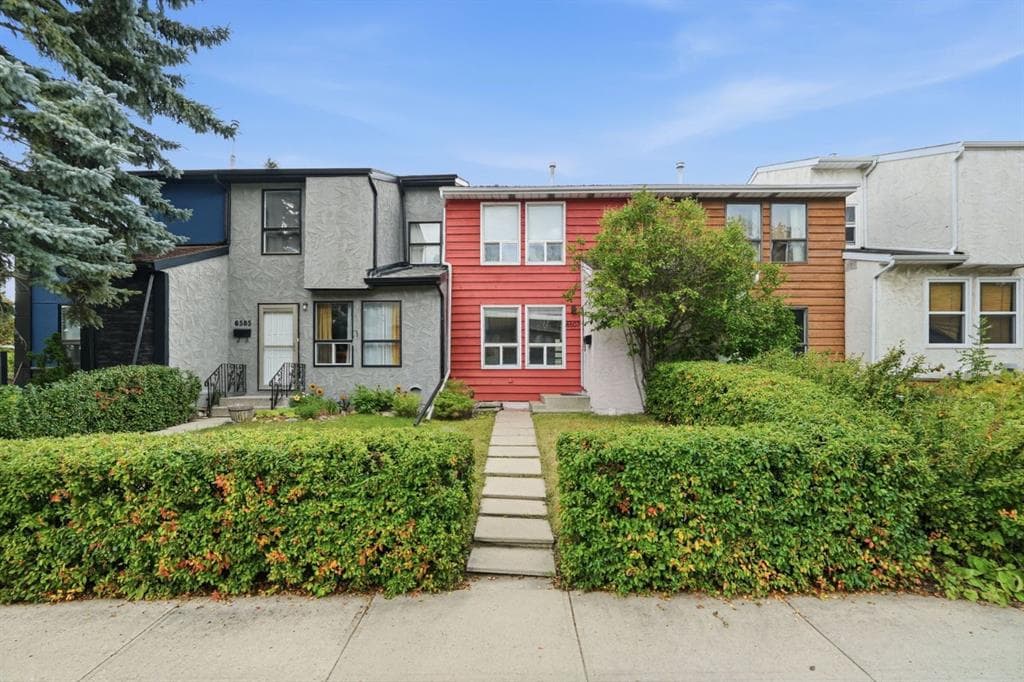 3-bed Townhouse for sale at 6507 Huntsbay Road NW, Calgary