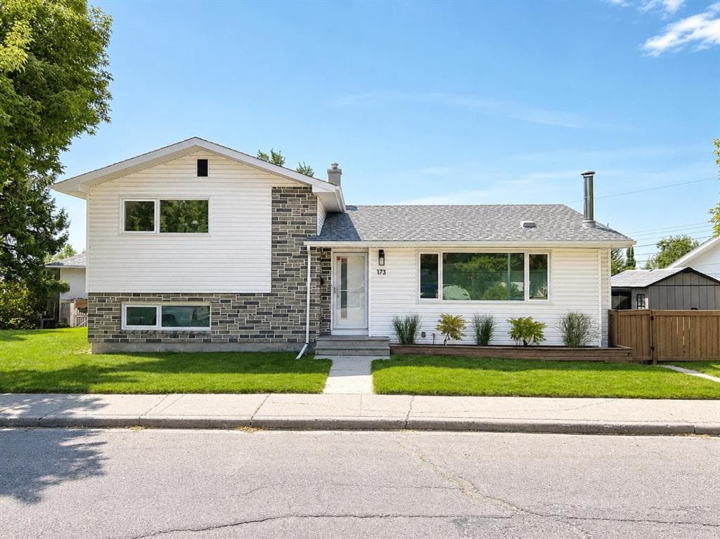 5-bed Detached for sale at 173 Cornwallis Drive NW, Calgary