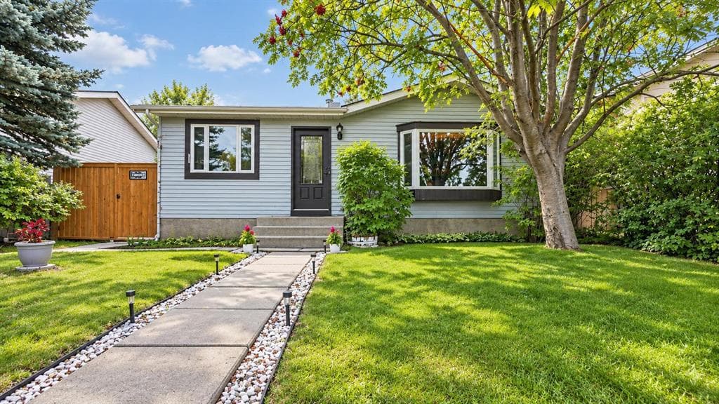 4-bed Detached for sale at 55 Macewan Park Way NW, Calgary