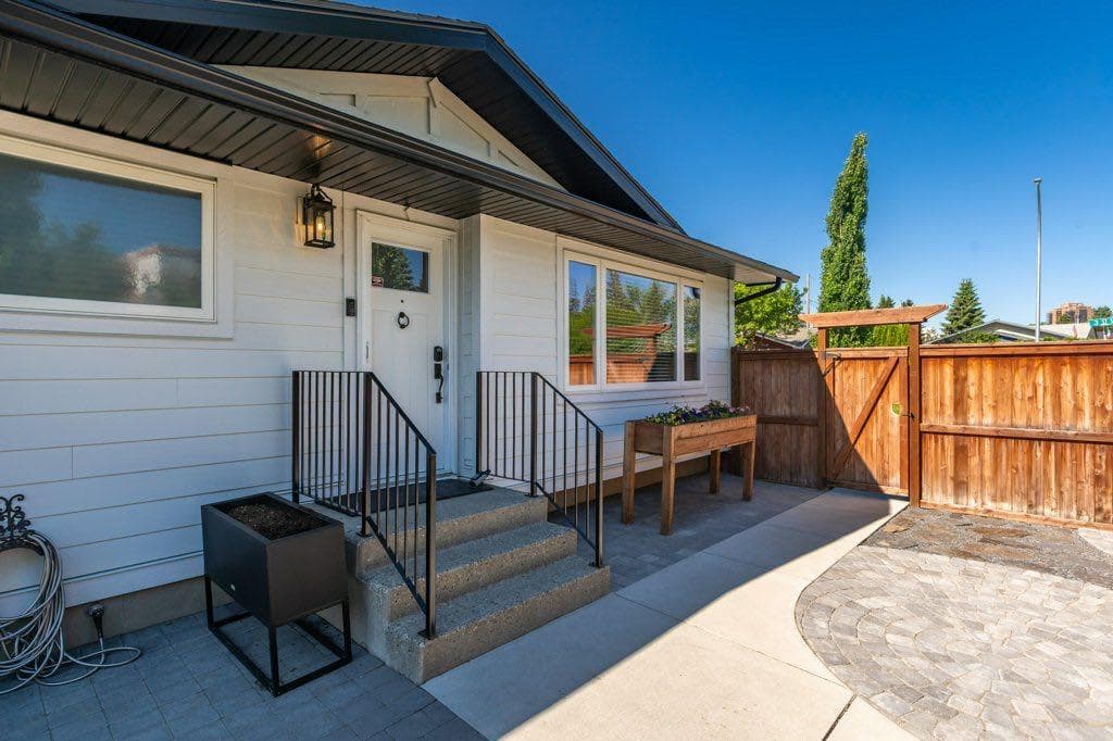 4-bed Detached for sale at 9504 3 Street SE, Calgary