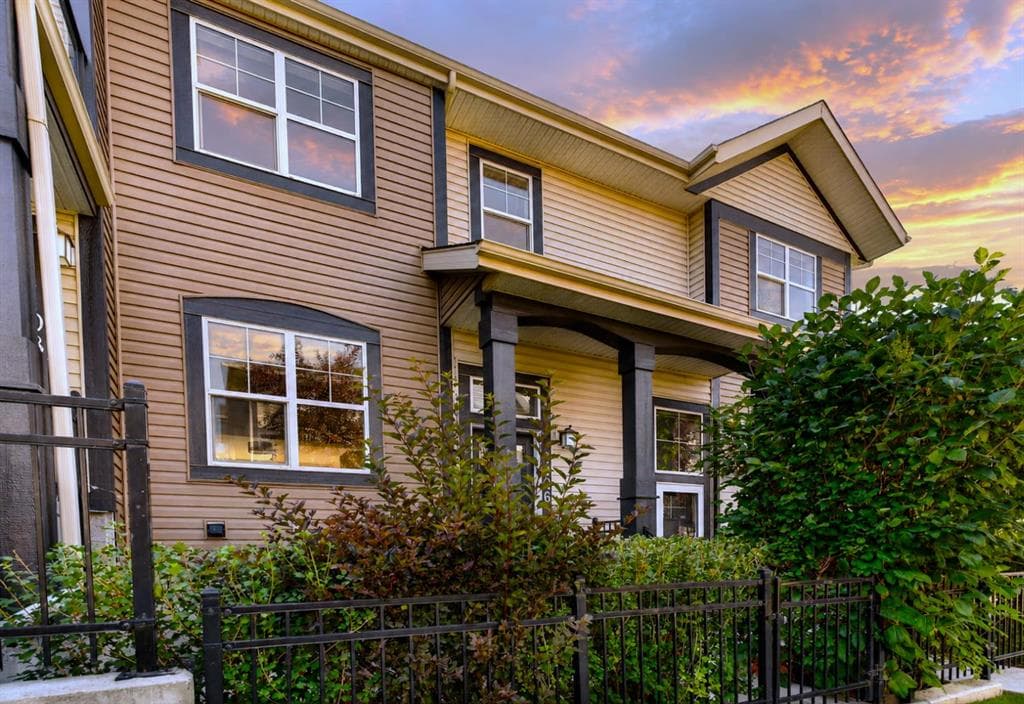 1106 Mckenzie Towne Row SE — photo 1