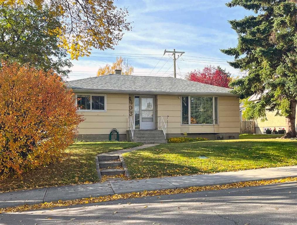 4-bed Detached for sale at 403 Hendon Drive NW, Calgary