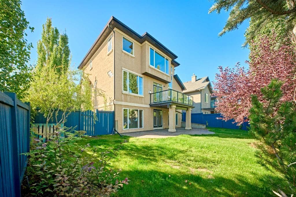 32 Evercreek Bluffs Crescent SW — photo 1