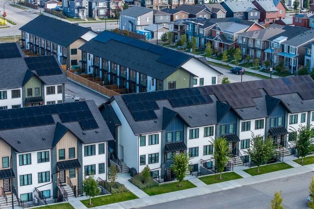 1-bed Townhouse for sale at 205, 40 Livingston Parade NE, Calgary