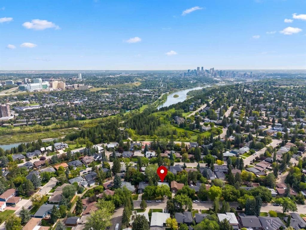 4-bed Detached for sale at 30 Wimbledon Drive SW, Calgary