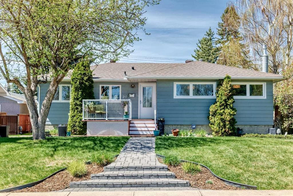 4-bed Detached for sale at 29 Chisholm Crescent NW, Calgary