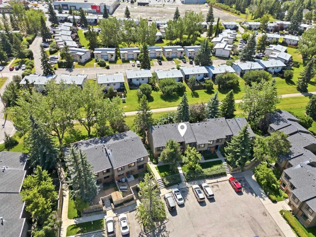 3-bed Townhouse for sale at 1702, 9803 24 Street SW, Calgary