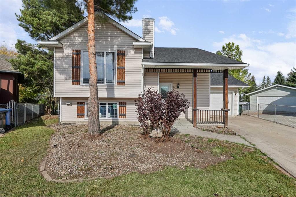 4-bed Detached for sale at 1525 Mary Place, Didsbury