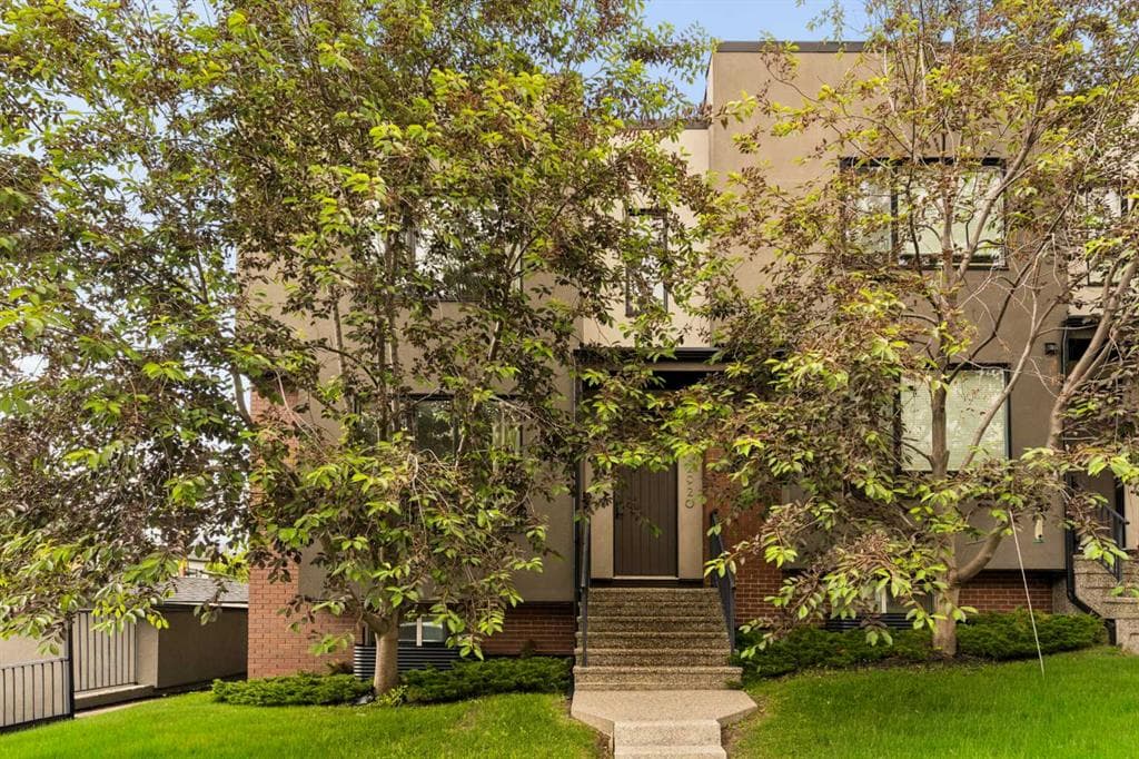 3-bed Townhouse for sale at 2920 15 Street SW, Calgary