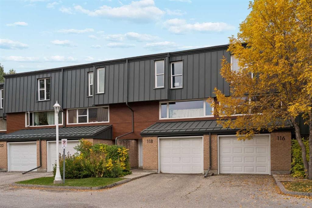 3-bed Townhouse for sale at 118 Brae Glen Lane SW, Calgary