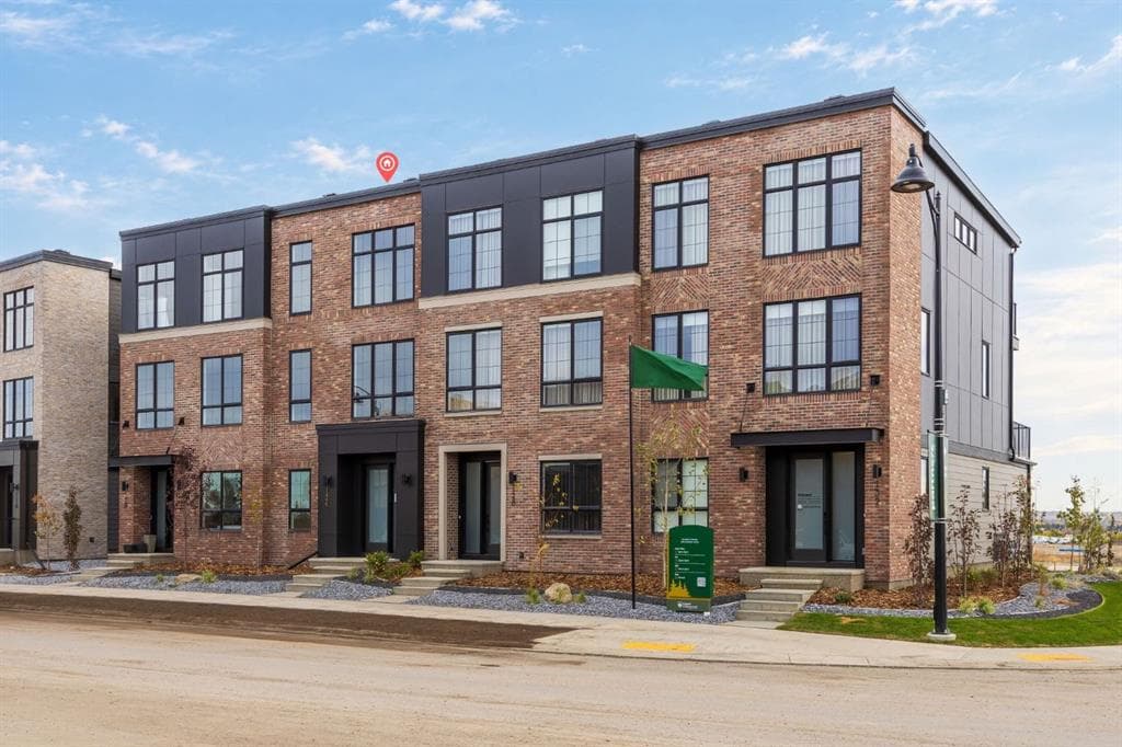 3-bed Townhouse for sale at 124 Greenwich Drive NW, Calgary