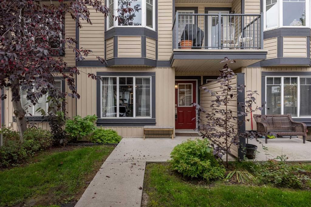 2-bed Townhouse for sale at 5, 133 Copperpond Heights SE, Calgary
