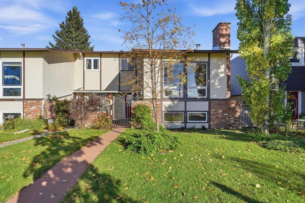 3-bed Semi-detached for sale at 6624 37 Street SW, Calgary