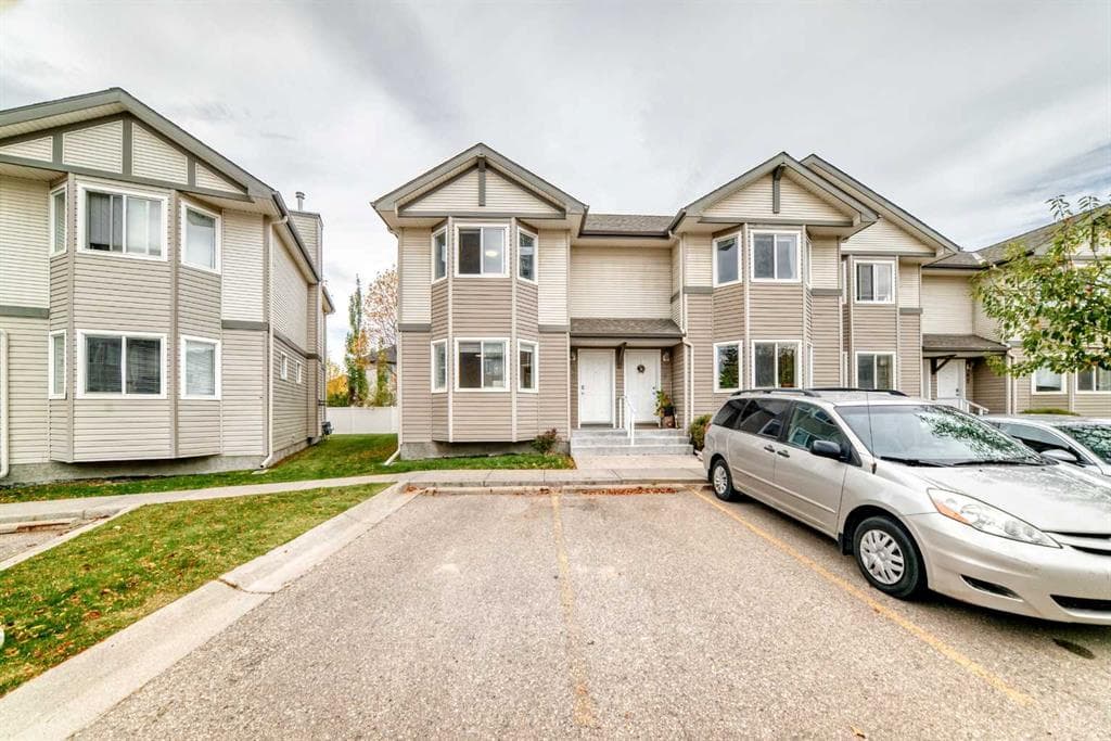 3-bed Townhouse for sale at 48 Royal Birch Villas NW, Calgary