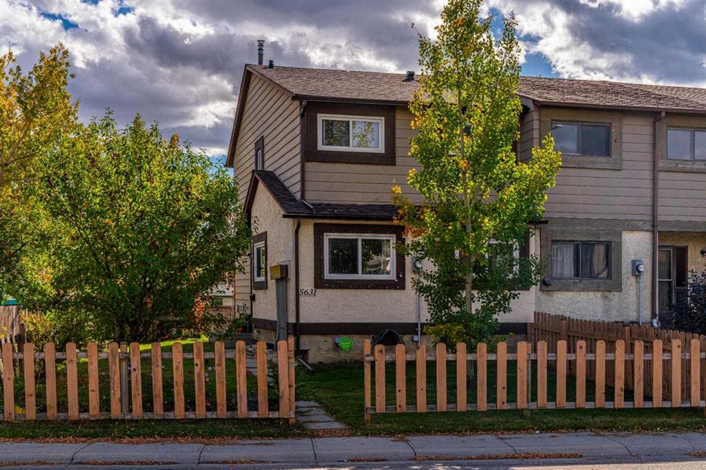 4-bed Townhouse for sale at 5631 1 Avenue SE, Calgary
