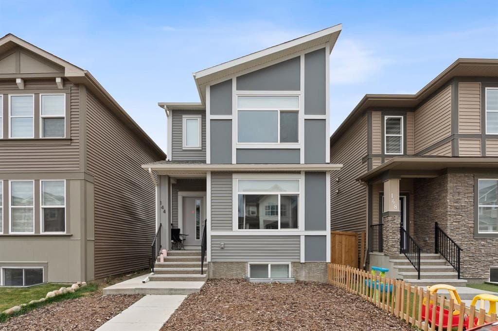144 Belvedere Green SE — photo 1