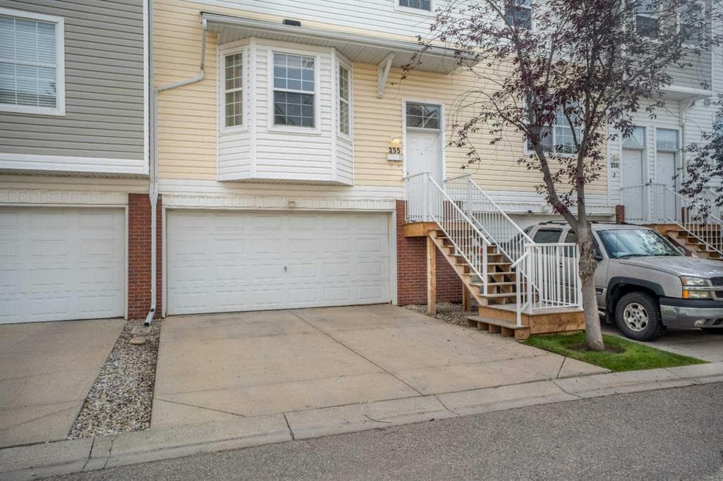 3-bed Townhouse for sale at 255 Prestwick Acres Lane SE, Calgary
