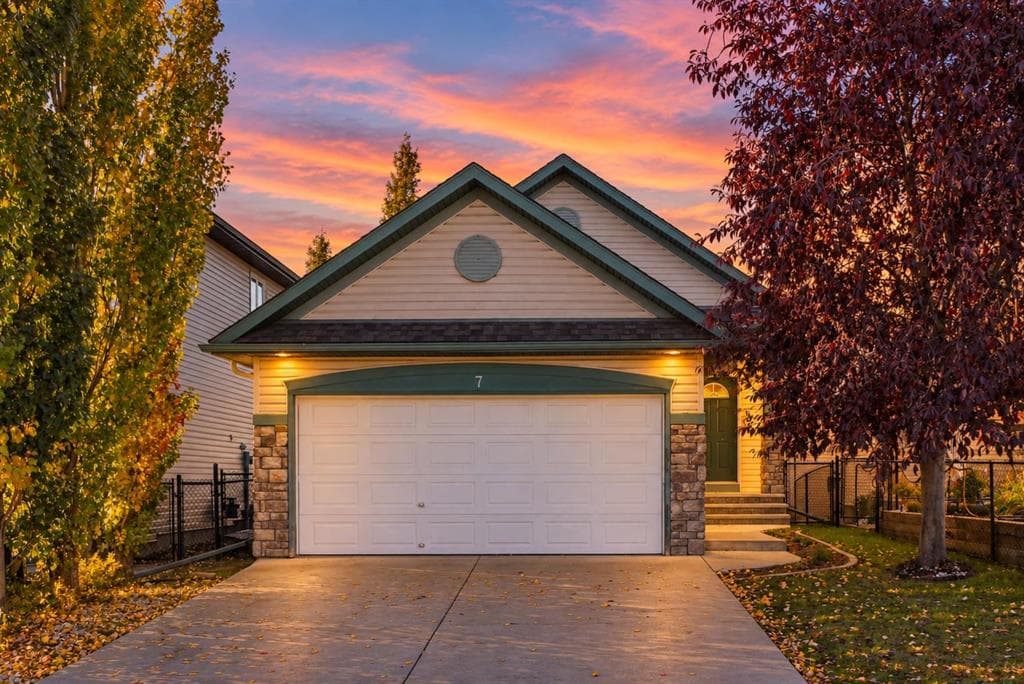 4-bed Detached for sale at 7 Royal Birch Green NW, Calgary