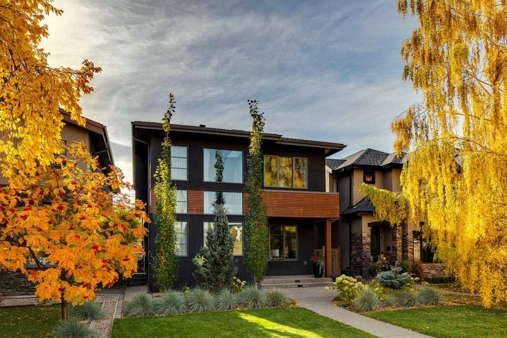 5-bed Detached for sale at 2009 40 Avenue SW, Calgary