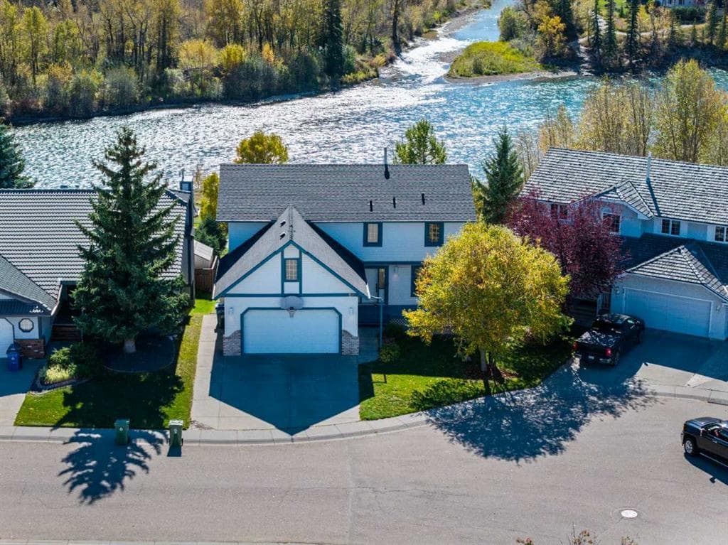 7-bed Detached for sale at 52 West Mitford Crescent, Cochrane