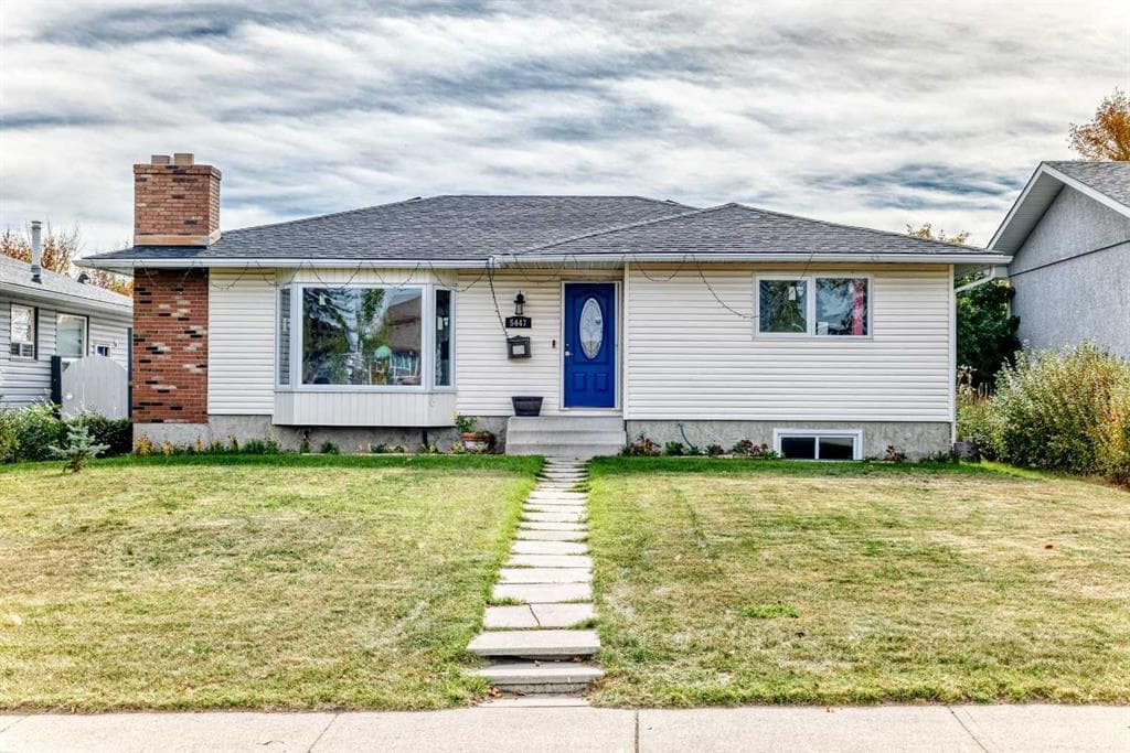 5-bed Detached for sale at 5447 RUNDLEVIEW Road NE, Calgary