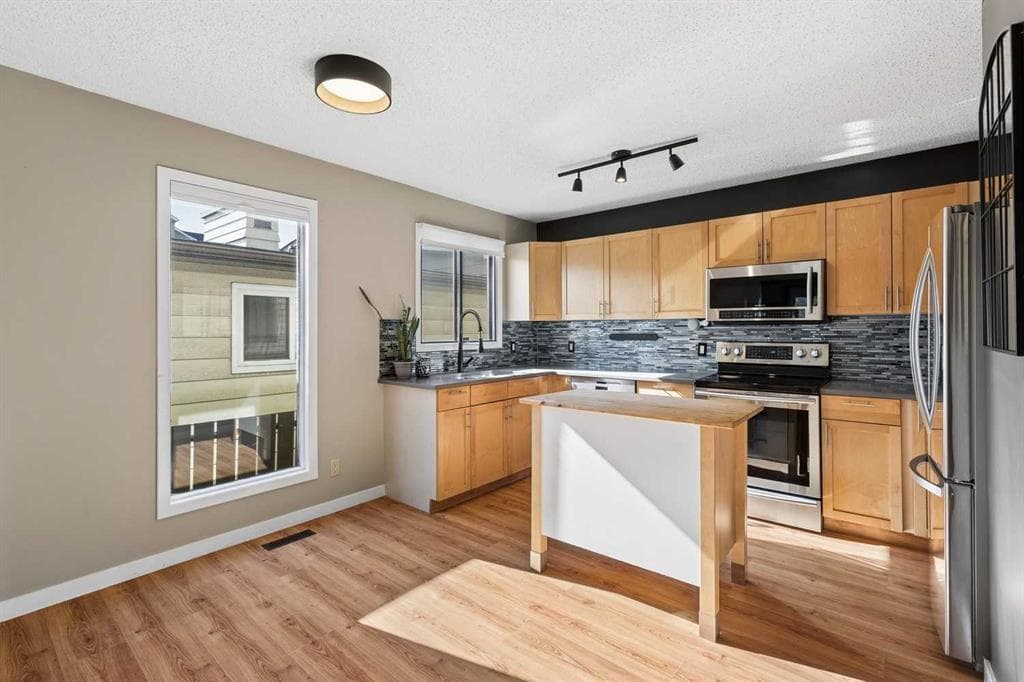 3-bed Townhouse for sale at 4, 1918 24A Street SW, Calgary