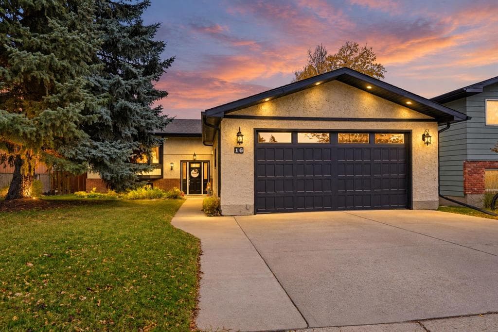 5-bed Detached for sale at 16 Robinson Drive, Okotoks
