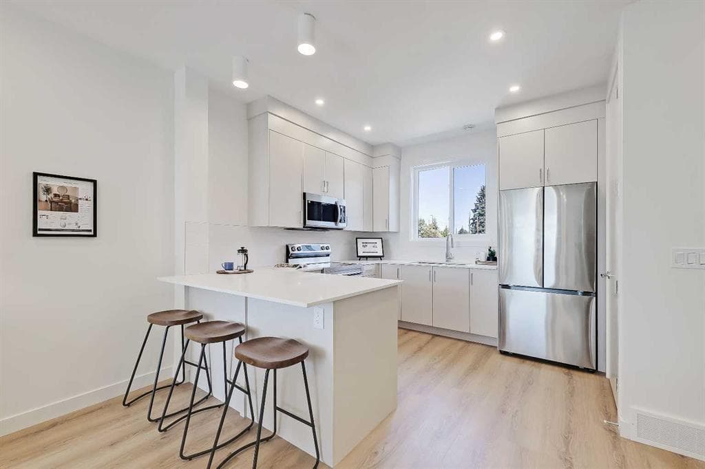2-bed Townhouse for sale at 8, 828 8 Avenue NE, Calgary