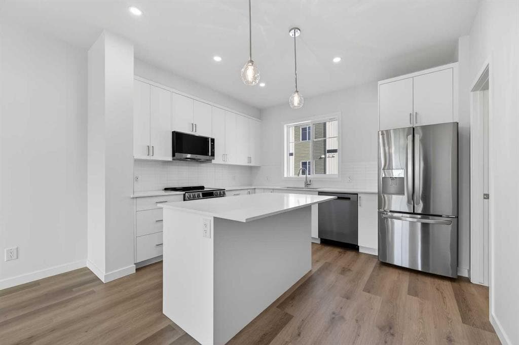3-bed Townhouse for sale at 26 Creekside Avenue SW, Calgary
