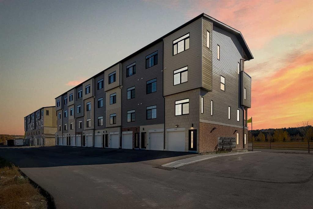 3-bed Townhouse for sale at 111, 156 Park Street, Cochrane
