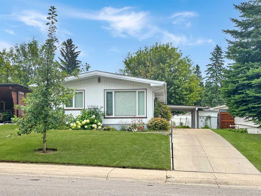 4-bed Detached for sale at 4536 Claret Street NW, Calgary