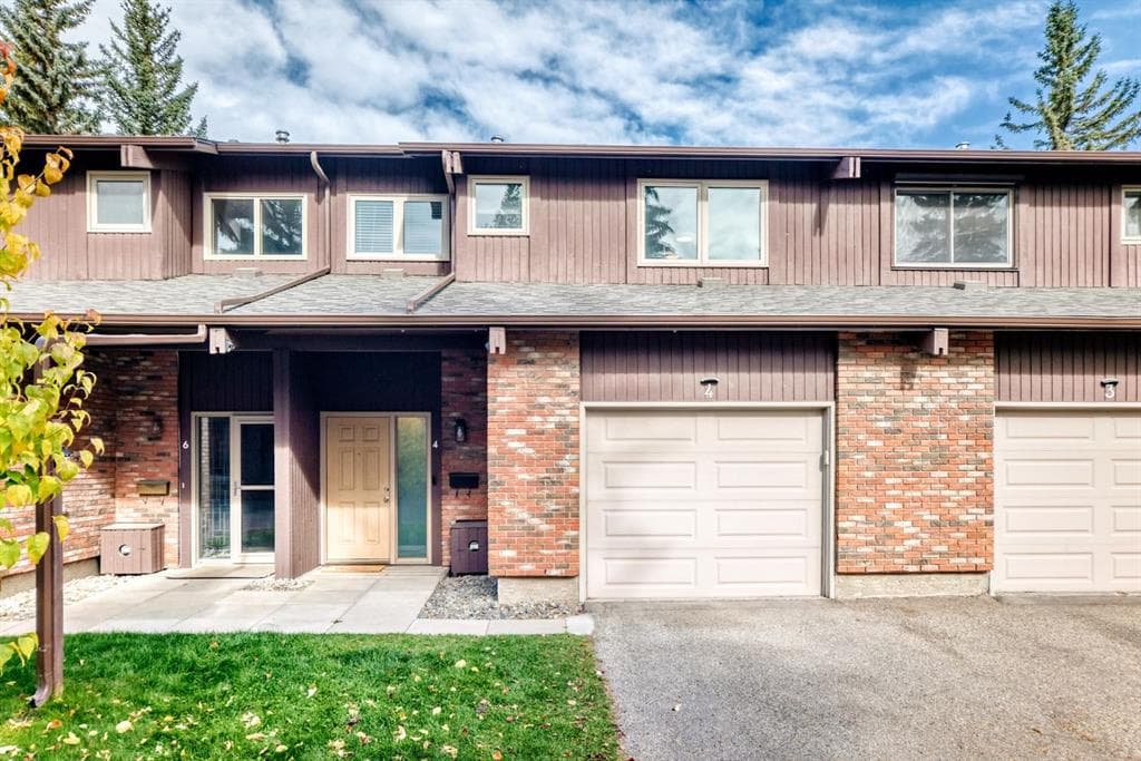 3-bed Townhouse for sale at 4, 2323 Oakmoor Drive SW, Calgary