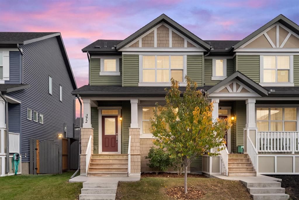 372 Kingsmere Way SE — photo 1