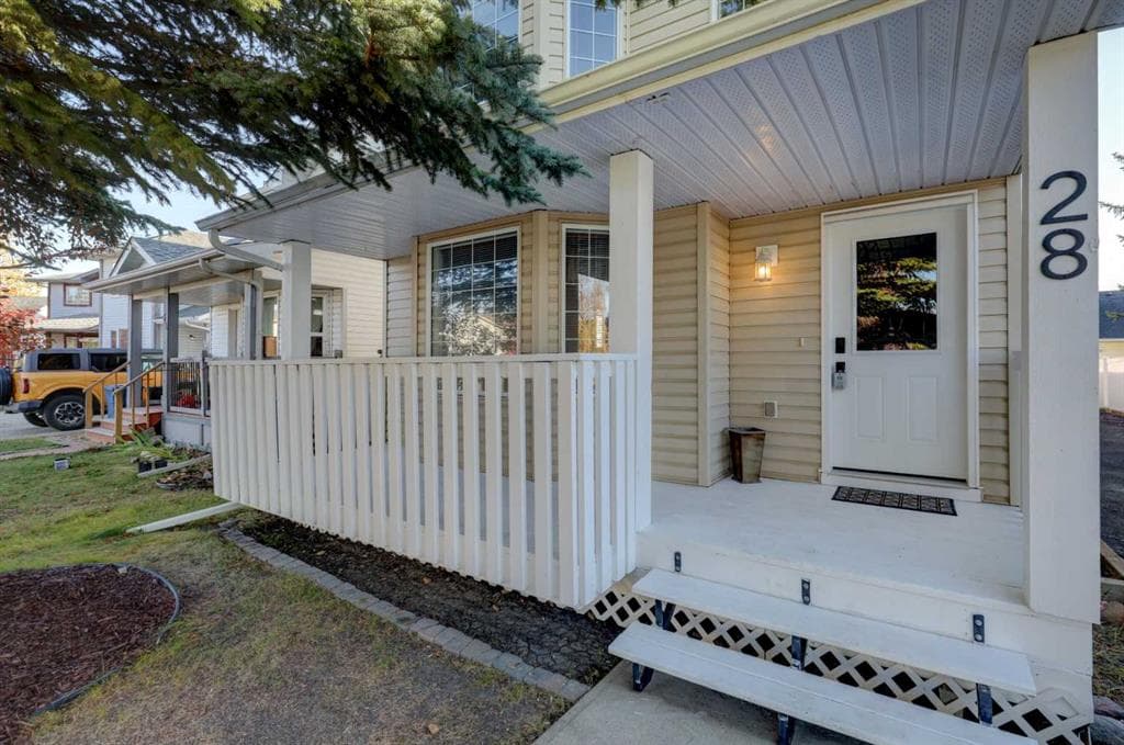 28 Woodside Circle NW — photo 1