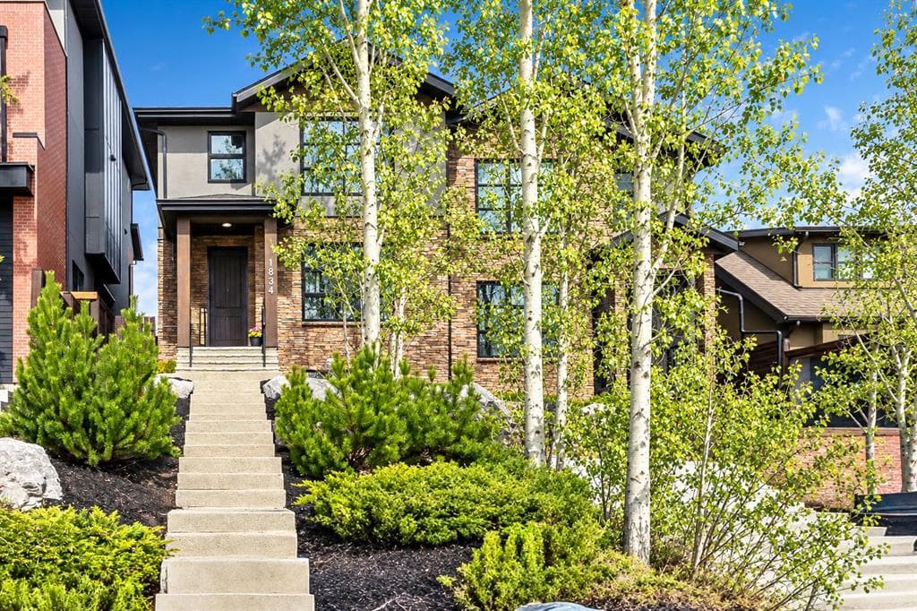 1834 30 Avenue SW — photo 1