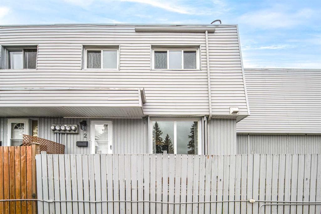 2-bed Townhouse for sale at 2, 6420 4A Street NE, Calgary
