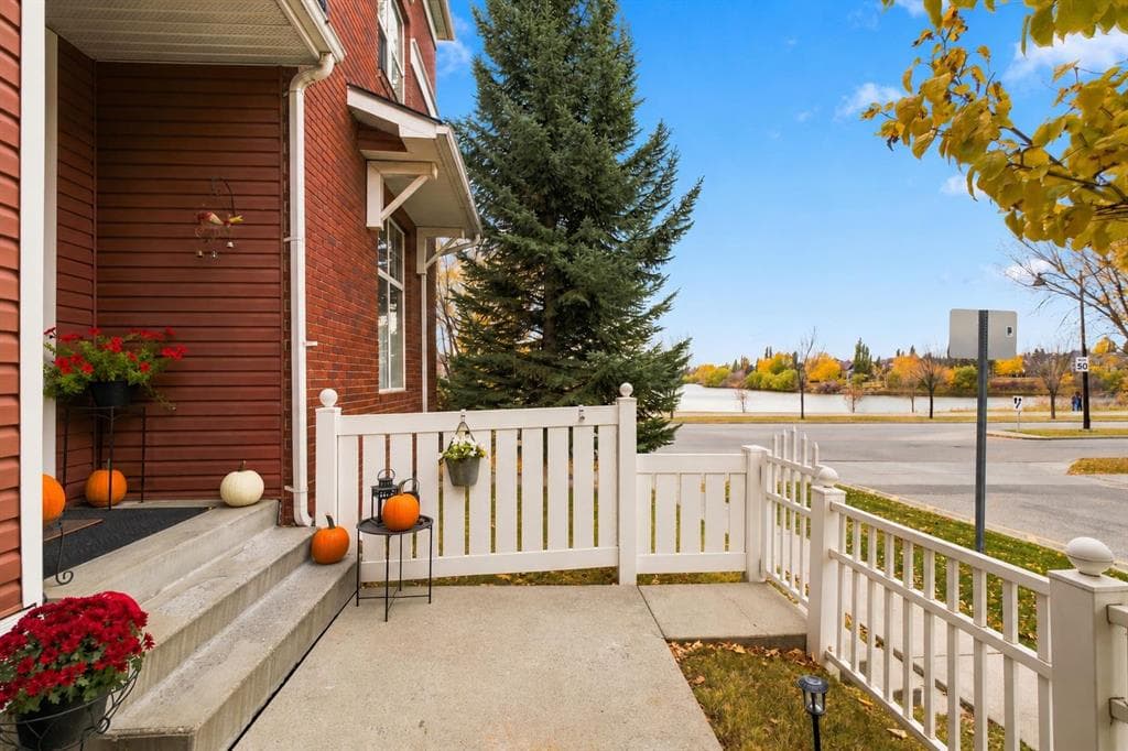 140 Promenade Way SE — photo 1