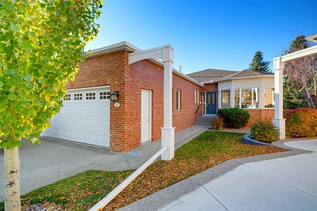 11 Prominence Point SW — photo 1